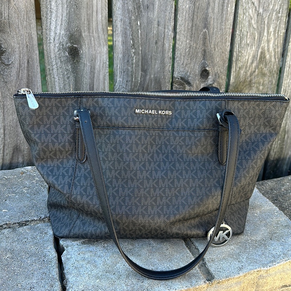 👛 Like New Michael Kors large tote - Picture 1 of 6
